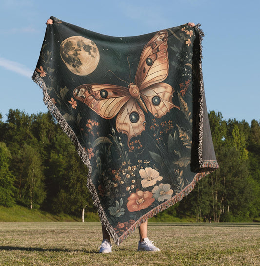 Gift: Custom Themed Woven Blanket featuring detailed artwork, ideal present for enthusiasts and collectors.